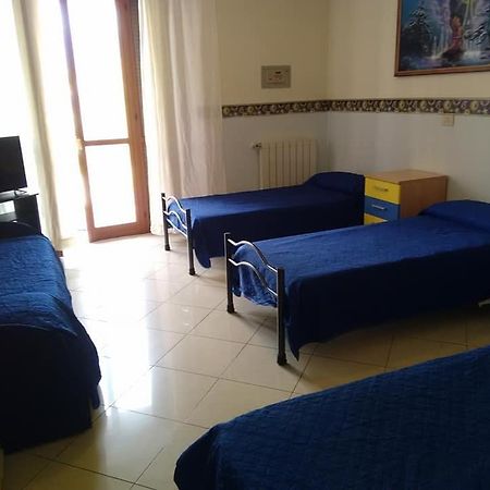 Bed and Breakfast Al Centro Fondi Zewnętrze zdjęcie